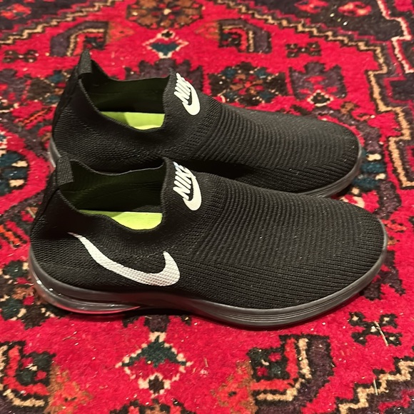 Men’s Nike runners slip one. Size 40 - Picture 4 of 4
